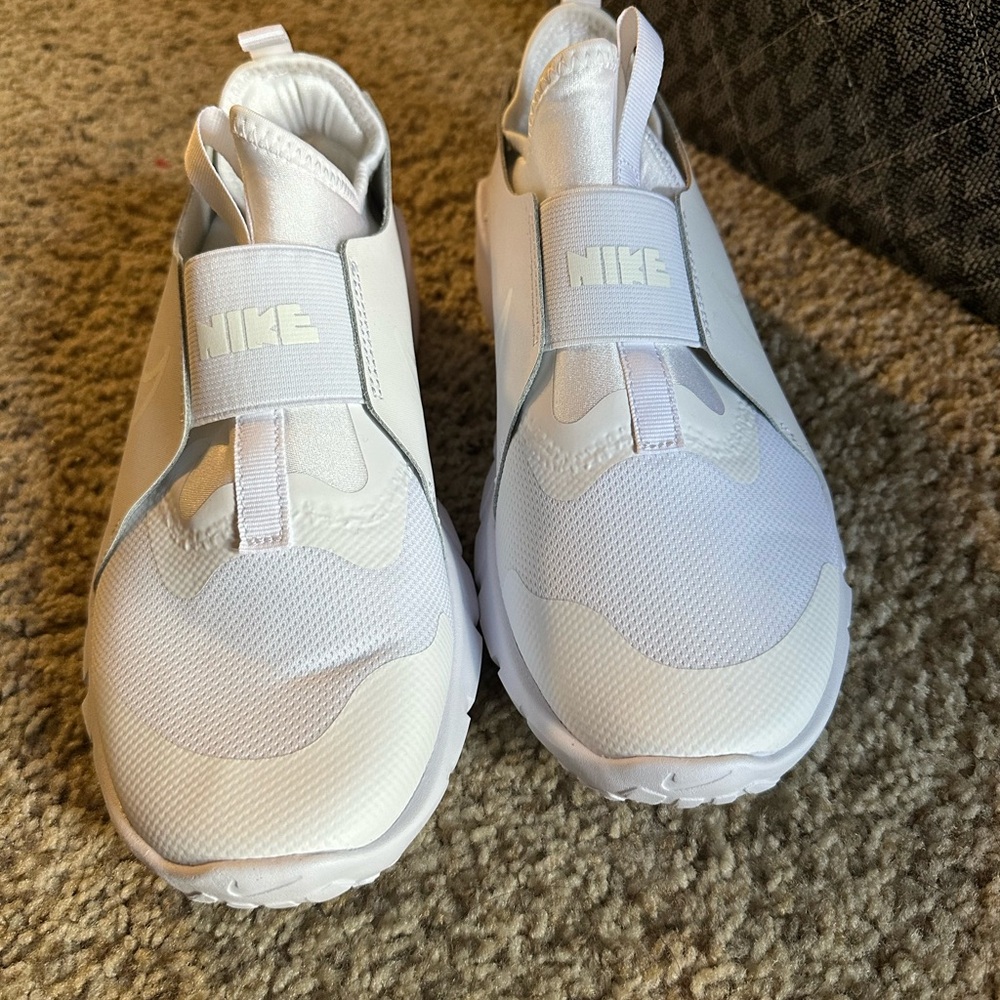 Nike Kids White Slip-On Sneakers Size 4y